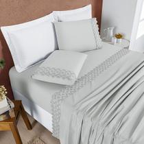 Jogo Cama Lençol Bouclê Queen Micro Percal 200 Fios c/ Laise Bordada 4 Peças - Cinza Geada Jogo Cama Lençol Bouclê Queen Micro Percal 200 Fios c/ Laise Bordada 4 Peças - Cinza Geada
