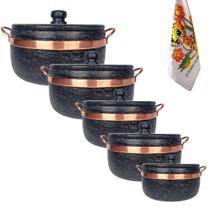 Jogo Com 5 Panelas De Pedra Sabão + Pano de Prato Jogo Com 5 Panelas De Pedra Sabão + Pano de Prato