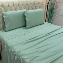 Jogo de Cama Lençol Bella Queen 4 Peças MicroPercal 300 Fios Bordado Inglês Macio - Verde - 100% Poliéster Jogo de Cama Lençol Bella Queen 4 Peças MicroPercal 300 Fios Bordado Inglês Macio - Verde - 100% Poliéster