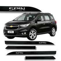 Jogo de Friso Chevrolet Spin Alto Relevo Grafia Cromada Ponta Faca Cores Protetor de Porta