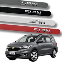 Jogo de Friso Chevrolet Spin Grafia Cromada Alto Relevo Ponta Redonda Cores Protetor de Porta
