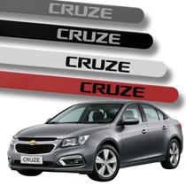 Jogo de Friso Lateral Cruze GM Ponta Redonda Grafia Protetor de Porta