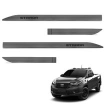 Jogo de Friso Lateral Strada CS 2020 a 2026 Cinza Silverstone Jogo de Friso Lateral Strada CS 2020 a 2026 Cinza Silverstone