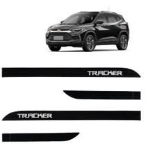 Jogo de Friso Lateral Tracker 2014 a 2024 Preto Ouro Negro Alto Relevo