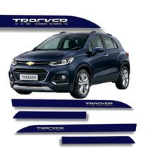 Jogo de Friso Tracker 2013 a 2026 Escrita Cromado Alto Relevo Protetor de Porta Cores