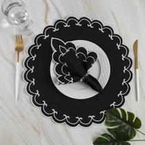 Jogo De Guardanapos Sousplat Americano 12 Peças Bordado Decorativo - Sparta Preto - 100% Poliéster Jogo De Guardanapos Sousplat Americano 12 Peças Bordado Decorativo - Sparta Preto - 100% Poliéster