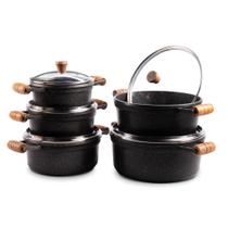 Jogo De Panelas Antiadente Cava 5 Peças Com Alça De Madeira Tampa De Vidro Preto Pigmento Branco Jogo De Panelas Antiadente Cava 5 Peças Com Alça De Madeira Tampa De Vidro Preto Pigmento Branco