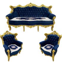 Jogo de Sofá Clássico com Par de Poltronas Azul Escuro com Dourado 106x183x74cm e 102x82x74cm Jogo de Sofá Clássico com Par de Poltronas Azul Escuro com Dourado 106x183x74cm e 102x82x74cm
