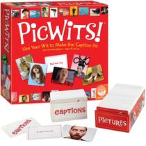 Jogo de tabuleiro MindWare PicWits! com 504 cartões fotográficos e 144 legendas