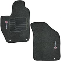 Jogo de Tapete Automotivo Carpete Fiat Strada Cabine Simples 2007 à 2012 Soft Logo Bordado Grafite