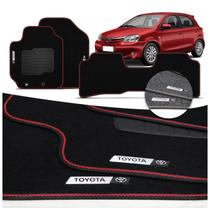 Jogo de Tapete Carpete Premium Etios Hatch 2010 a 2018 Grafite Preto Com Placa Personalizada Toyota