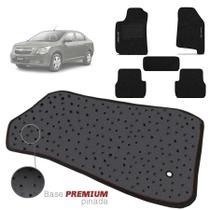 Jogo de Tapete Carpete Tevic Pinado Chevrolet Cobalt 2012 13 14 15 16 17 Impermeável Lavável Logo Bordado 5 Peças