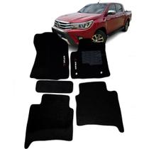 Jogo de Tapete Hilux 2017/... Preto 5 Peças Bordado Com Logo Jogo de Tapete Hilux 2017/... Preto 5 Peças Bordado Com Logo