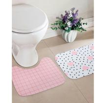 Jogo de Tapetes Banheiro Coração Rosa Fundo Branco Mimos 2 Peças