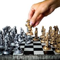 Jogo de Xadrez Medieval com Tabuleiro Temático Peças Decorativas Colecionável Presente Luxo Jogo de Xadrez Medieval com Tabuleiro Temático Peças Decorativas Colecionável Presente Luxo