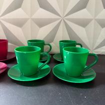 Jogo de xícara de acrílico com 8 peças xícara e pires vermelho ou verde para café chá cappuccino kit conjunto xícaras