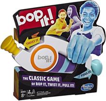 Jogo Eletrônico Bop It! da Hasbro, para Crianças de 8 Anos+