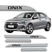 Jogo Friso Lateral Chevrolet Onix Prata Switchblade Grafia Original 2012 A 2022 Jogo Friso Lateral Chevrolet Onix Prata Switchblade Grafia Original 2012 A 2022