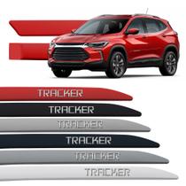 Jogo Friso Lateral Tracker 2013 a 2023 Vermelho Chilli Alto Relevo