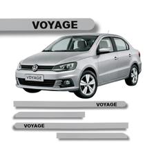 Jogo Friso Lateral Voyage Ponta Redonda Grafia Cores Volks Cores Protetor de Porta