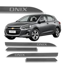 Jogo Friso Slim Lateral Chevrolet Onix Original com Grafia