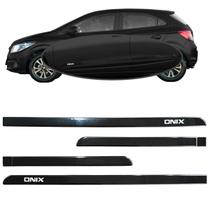 Jogo Friso Slim Lateral Chevrolet Onix Original com Grafia Jogo Friso Slim Lateral Chevrolet Onix Original com Grafia