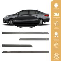 Jogo Friso Slim Lateral Toyota Yaris Hatch Sedan Original com Grafia Cores