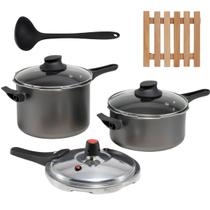 Jogo Panelas de Pressão 2 em 1 Fechamento Externo e Tampa de Vidro + 02 Descansos Quadrados + Concha Preta Jogo Panelas de Pressão 2 em 1 Fechamento Externo e Tampa de Vidro + 02 Descansos Quadrados + Concha Preta