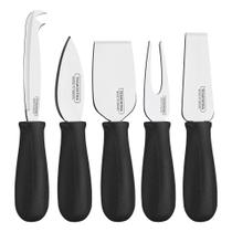 Jogo para Queijos Tramontina Harmoniza em Aço Inox e Cabos Pretos 5 Peças Jogo para Queijos Tramontina Harmoniza em Aço Inox e Cabos Pretos 5 Peças