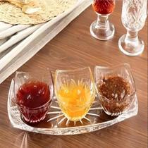 Jogo Petisqueira Vidro Isadora c/ 3 Bowls 170ml e Prato 30cm Jogo Petisqueira Vidro Isadora c/ 3 Bowls 170ml e Prato 30cm
