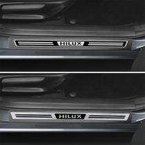 Jogo Soleira Premium Elegance Toyota Hilux 4 Portas 2008 a 2015 - 4 Portas ( Vinil + Resinada 8 Peças ) Jogo Soleira Premium Elegance Toyota Hilux 4 Portas 2008 a 2015 - 4 Portas ( Vinil + Resinada 8 Peças )