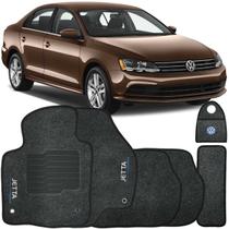 Jogo Tapete Automotivo Carpete + Lixeira Jetta 2011 à 2018 Soft Logo Bordado Grafite 6 Peças