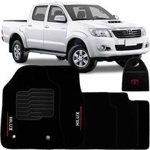 Jogo Tapete Automotivo Carpete + Lixeira Toyota Hilux 2006 à 2015 Soft Logo Bordado Preto 6 Peças