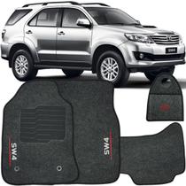Jogo Tapete Automotivo Carpete + Lixeira Toyota Hilux SW4 2006 à 2015 Soft Logo Bordado Grafite