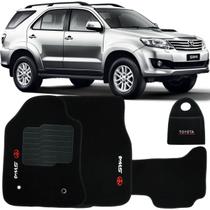 Jogo Tapete Automotivo Carpete + Lixeira Toyota Hilux SW4 2006 à 2015 Soft Logo Bordado Preto 6 Pçs
