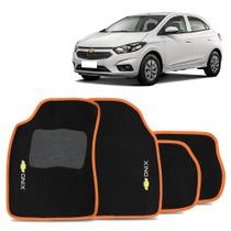 Jogo Tapete Carpete Automotivo Onix 2012 a 2019 Preto com Borda Laranja 4 Peças