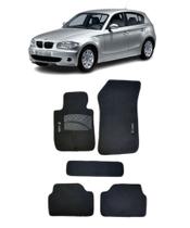 Jogo Tapete Carpete BMW 118i 2007 a 2011 com Logo Bordado Preto-500.310PTO