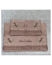 Jogo toalha de banho e rosto bordadas com nome, acabamento em gripir