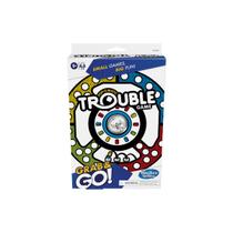 Jogo trouble grab and go - hasbro f8254