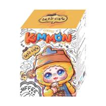 Kimmon - Pelúcia Colecionável Surpresa de 22cm (Café) - Sunny