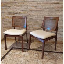 Kit 02 Cadeira Madeira Maciça Di Napoli Encosto Sextavado e Assento Facto Tom Perola Kit 02 Cadeira Madeira Maciça Di Napoli Encosto Sextavado e Assento Facto Tom Perola