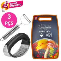 Kit 03 Pç Tábua Corte Decorada Plástico Retangular Colorida E Amassador Alho E Descascador Legumes