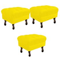 Kit 03 Puff Retrô Capitonê Decorativo Pé em Madeira Sala de Estar Recepção Escritório material sintético Amarelo - Damaffê Móveis Kit 03 Puff Retrô Capitonê Decorativo Pé em Madeira Sala de Estar Recepção Escritório material sintético Amarelo - Damaffê Móveis