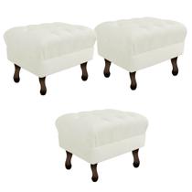 Kit 03 Puff Retrô Capitonê Decorativo Pé em Madeira Sala de Estar Recepção Escritório Suede Bege - Damaffê Móveis Kit 03 Puff Retrô Capitonê Decorativo Pé em Madeira Sala de Estar Recepção Escritório Suede Bege - Damaffê Móveis