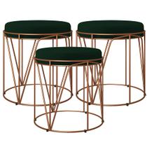 Kit 03 Puffs Decorativo Aramado Bronze Zaya L02 Suede Verde Musgo - Lyam Decor Kit 03 Puffs Decorativo Aramado Bronze Zaya L02 Suede Verde Musgo - Lyam Decor