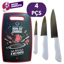 Kit 04 Pç Tábua Corte Decorada Plástico Retangular Colorida E Jogo 03 Facas Cabo Branco Multiuso