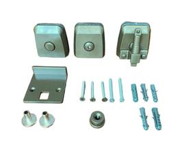 Kit 06 Completo para Janela de Vidro Basculante Polímero com Trinco, Corrente e Suportes Cores Branco, Preto, Bronze e Cinza Kit 06 Completo para Janela de Vidro Basculante Polímero com Trinco, Corrente e Suportes Cores Branco, Preto, Bronze e Cinza