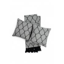Kit 1 Manta e 2 Capas de Almofada em Tecido Jacquard Losango Preto e Cru