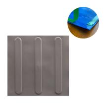 KIT 10 PÇS PISO TÁTIL PVC 25x25 DIRECIONAL CINZA ADESIVADO KIT 10 PÇS PISO TÁTIL PVC 25x25 DIRECIONAL CINZA ADESIVADO