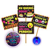 Kit 10 Plaquinhas Divertidas Festa Neon Brilha Balada